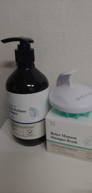 달리프 베러 퍼퓸 샴푸 1000ml 레이니데이 or 일랑로즈 — 4점을 준 리뷰어가 2020년 2월 올린 사용 사진