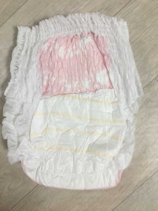 LG생활건강 토디앙 핑크퐁 팬티형 기저귀 — 3.5점을 준 리뷰어가 2017년 4월 올린 사용 사진