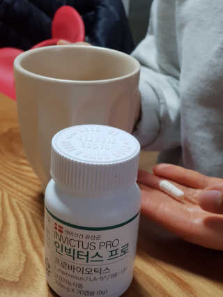 라플레 염창환 박사의 3세대 유산균, 인빅터스 프로 — 5점을 준 리뷰어가 2019년 3월 올린 사용 사진
