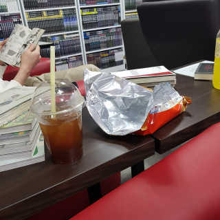 [공간 만화카페] 1인당 3시간 이용+음료 1잔, 2인Set — 5점을 준 리뷰어가 2019년 4월 올린 사용 사진