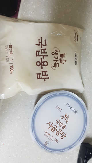 [풀무원] 사골곰탕국밥 황태해장국밥 — 5점을 준 리뷰어가 2018년 6월 올린 사용 사진