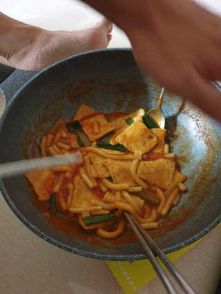[홍코너떡볶이]옛날떡볶이 인기맛 4팩세트 — 5점을 준 리뷰어가 2019년 11월 올린 사용 사진