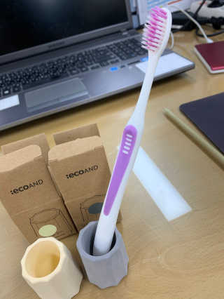 [에코앤드] 환경을 생각하는 규조토 칫솔꽂이 2종 — 3점을 준 리뷰어가 2019년 11월 올린 사용 사진