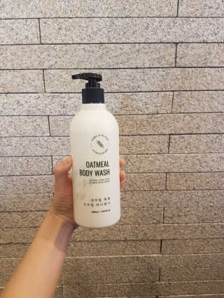 (주)에네스티 내추럴 촉촉  오트밀 바디워시 500ml — 4.5점을 준 리뷰어가 2019년 8월 올린 사용 사진