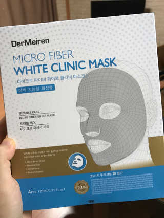 더메이런 마이크로 파이버 화이트 클리닉 마스크 — 3.5점을 준 리뷰어가 2017년 1월 올린 사용 사진