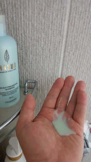 셀리본 하수오 내츄럴 프리벤션 탈모관리 샴푸 300ml — 4.5점을 준 리뷰어가 2019년 11월 올린 사용 사진
