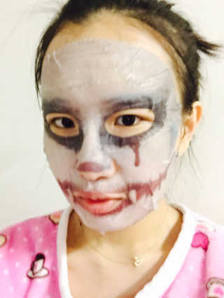 하이힐 리얼 호러마스크팩, HiHEEL REAL HORROR MASKPACK 하이힐 리얼 호러마스크팩-드라큐라 — 4.5점을 준 리뷰어가 2016년 12월 올린 사용 사진