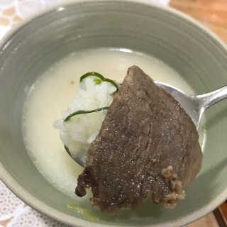 [풀무원] 사골곰탕국밥 황태해장국밥 — 5점을 준 리뷰어가 2018년 6월 올린 사용 사진