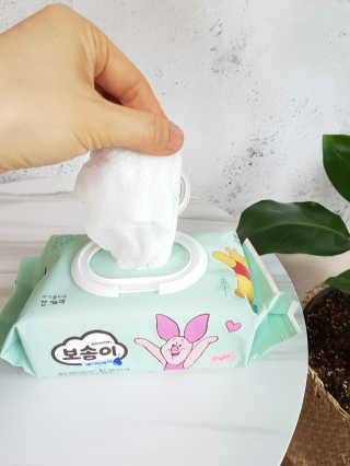 보솜이 아기물티슈 베이비케어 푸에디션 캡 74매 10입 — 5점을 준 리뷰어가 2019년 4월 올린 사용 사진