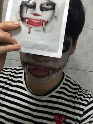 하이힐 리얼 호러마스크팩, HiHEEL REAL HORROR MASKPACK 하이힐 리얼 호러마스크팩-드라큐라 — 4.5점을 준 리뷰어가 2016년 12월 올린 사용 사진