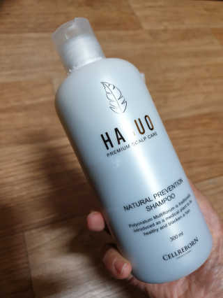 셀리본 하수오 내츄럴 프리벤션 탈모관리 샴푸 300ml — 1점을 준 리뷰어가 2019년 11월 올린 사용 사진