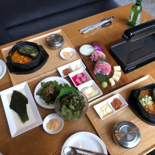 자이글 그릴앤펍 [자이글 그릴 앤 펍] 삼겹앤그릴치즈 — 5점을 준 리뷰어가 2018년 8월 올린 사용 사진