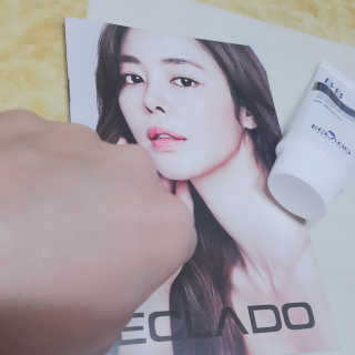 에끌라두 화이트닝 인핸서 선 블래미쉬 밤 비비크림 — 5점을 준 리뷰어가 2019년 6월 올린 사용 사진