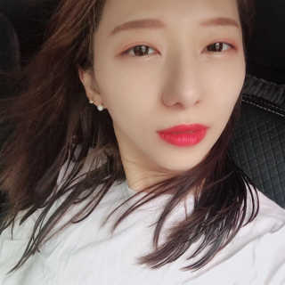 터치인솔 로맨틱에디션 메탈리스트 립스틱 — 4.5점을 준 리뷰어가 2018년 9월 올린 사용 사진