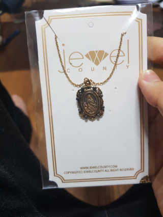 쥬얼카운티 92.5 Silver Byzantine Coin Pendant Necklace — 4점을 준 리뷰어가 2018년 11월 올린 사용 사진