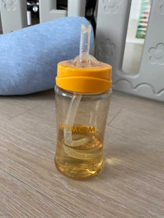 유비맘 PPSU 젖병 노꼭지_260ml_컬러 랜덤 발송 — 3.5점을 준 리뷰어가 2020년 3월 올린 사용 사진