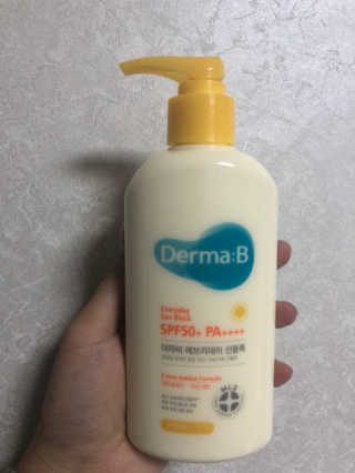 더마비 에브리데이 선블록 SPF50+ PA++++ — 5점을 준 리뷰어가 2019년 4월 올린 사용 사진