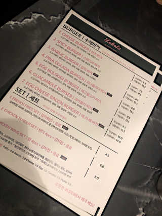 LOKALZ 스파이시버거,치즈버거,감자튀김,치킨윙 — 5점을 준 리뷰어가 2018년 11월 올린 사용 사진