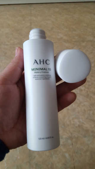 AHC 에이 에이치 씨 미니멀 10 워터리 에센스 — 5점을 준 리뷰어가 2018년 11월 올린 사용 사진