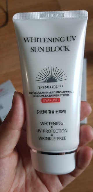 지고트 화이트닝 유브이 썬블럭 크림 70ml,1+1 — 1점을 준 리뷰어가 2019년 7월 올린 사용 사진