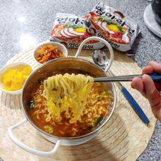 라면 그대로가 제일 맛있는 더엄마라면 — 4.5점을 준 리뷰어가 2019년 7월 올린 사용 사진