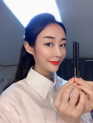 (주)에네스티 리얼이지 아이라이너 2종 — 5점을 준 리뷰어가 2019년 9월 올린 사용 사진