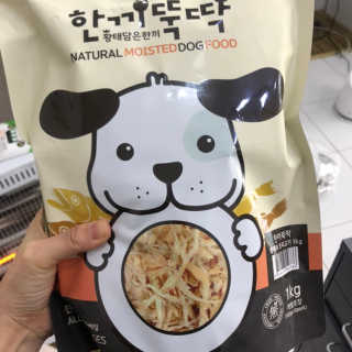 [펫토리아] 맛도 영양도 BEST 한끼뚝딱 강아지 사료 — 5점을 준 리뷰어가 2019년 4월 올린 사용 사진