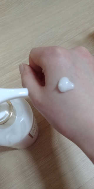 레드컨테이너 페로몬향 퍼퓸 바디에멀전 — 5점을 준 리뷰어가 2020년 2월 올린 사용 사진