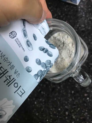 착한습관 귀리쉐이크와 서리태쉐이크 — 5점을 준 리뷰어가 2018년 8월 올린 사용 사진