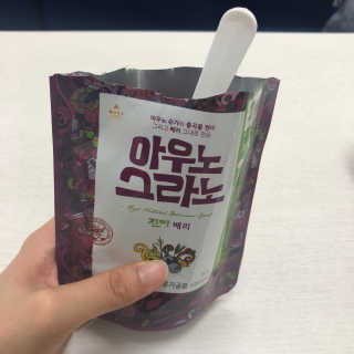 아우노그라노 오리지날, 진짜 베리, 진짜 카카오 — 4.67점을 준 리뷰어가 2018년 7월 올린 사용 사진