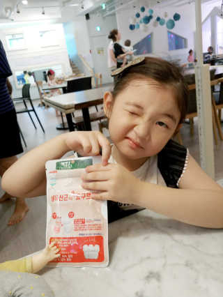 마띠유 생유산균 먹고 또 요구르트도 먹고 30알X2 + 10알X1 — 4.5점을 준 리뷰어가 2018년 8월 올린 사용 사진