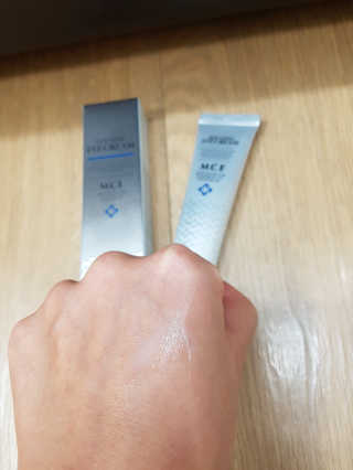 엠씨이 이지에프 바이탈 아이크림 — 4점을 준 리뷰어가 2018년 2월 올린 사용 사진