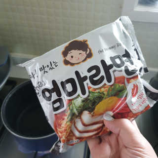 라면 그대로가 제일 맛있는 더엄마라면 — 5점을 준 리뷰어가 2019년 9월 올린 사용 사진