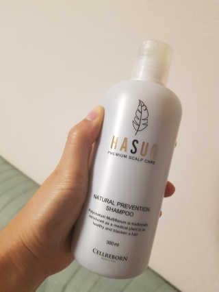 셀리본 하수오 내츄럴 프리벤션 탈모관리 샴푸 300ml — 5점을 준 리뷰어가 2019년 11월 올린 사용 사진