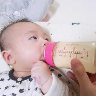 유비맘 PPSU 젖병 노꼭지_200ml_컬러 랜덤 발송 — 5점을 준 리뷰어가 2020년 1월 올린 사용 사진