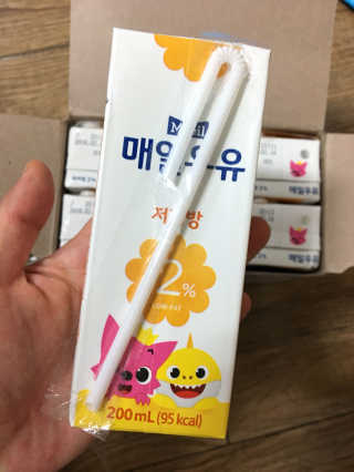 매일우유 멸균 매일우유 저지방 2프로 멸균 핑크퐁 에디션 6입 — 4.5점을 준 리뷰어가 2017년 12월 올린 사용 사진