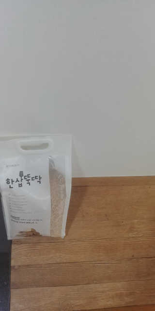 [펫토리아]한삽뚝딱 프리미엄 고양이 두부모래 — 5점을 준 리뷰어가 2019년 8월 올린 사용 사진