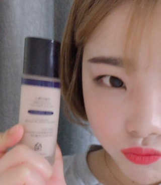 데일리톡스톡스 데일리톡스 듀이 스킨 이펙트 멀티 유즈 컨실러 비비 — 4.67점을 준 리뷰어가 2018년 3월 올린 사용 사진