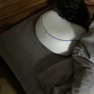 아임슬리핑 프리넥 참편한 메모리폼 경추베개 — 5점을 준 리뷰어가 2020년 1월 올린 사용 사진