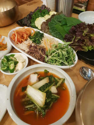 청국장과 보리밥 [청국장과보리밥] 두루치기 쌈정식or수육정식 中 택 1 — 5점을 준 리뷰어가 2018년 12월 올린 사용 사진