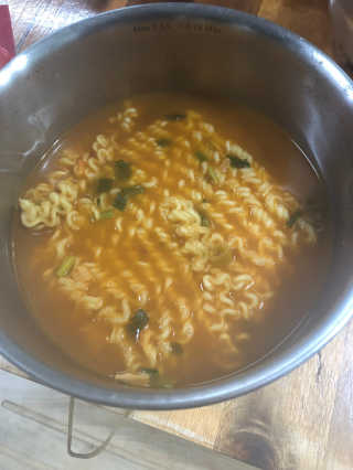 라면 그대로가 제일 맛있는 더엄마라면 — 5점을 준 리뷰어가 2019년 7월 올린 사용 사진