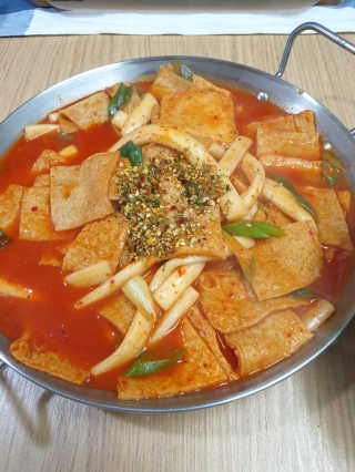 두번째 국떡 국가대표 떡볶이 1팩 + 영미칩 2봉 증정 — 4점을 준 리뷰어가 2019년 2월 올린 사용 사진