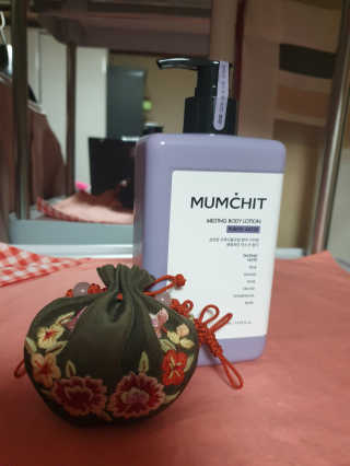 멈칫(MUMCHIT) 멜팅 바디로션 — 4.83점을 준 리뷰어가 2018년 12월 올린 사용 사진