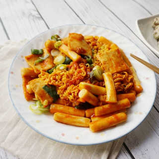 두번째 국떡 국가대표 떡볶이 1팩 + 영미칩 2봉 증정 — 5점을 준 리뷰어가 2019년 2월 올린 사용 사진