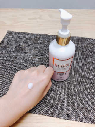 레드컨테이너 페로몬향 퍼퓸 바디에멀전 — 4점을 준 리뷰어가 2019년 12월 올린 사용 사진