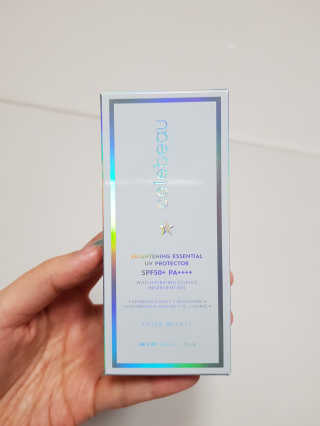 셀레뷰 브라이트닝 에센셜 UV프로텍터 SPF 50+ PA++++ — 5점을 준 리뷰어가 2017년 12월 올린 사용 사진