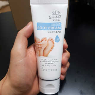 (주)에네스티 에네스티 수안수 실크스킨 풋크림 1+1 — 5점을 준 리뷰어가 2019년 11월 올린 사용 사진
