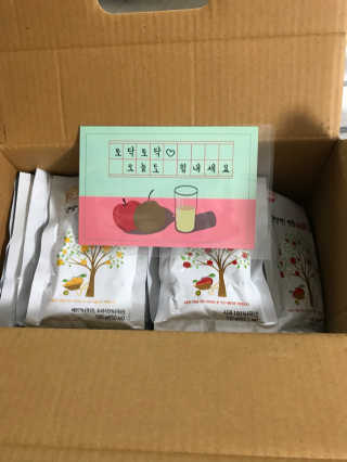 착즙하는 남자 햇살담은 명품 사과즙10포 배도라지즙 10포 — 5점을 준 리뷰어가 2018년 9월 올린 사용 사진