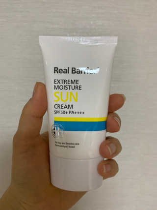 리얼베리어 익스트림 모이스처 선크림 SPF50+ PA++++ — 4.5점을 준 리뷰어가 2019년 4월 올린 사용 사진
