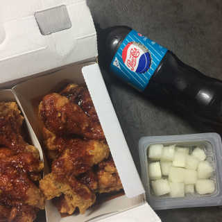 [치킨마루]-  빠사칸레드 + 콜라 500ml — 5점을 준 리뷰어가 2019년 5월 올린 사용 사진